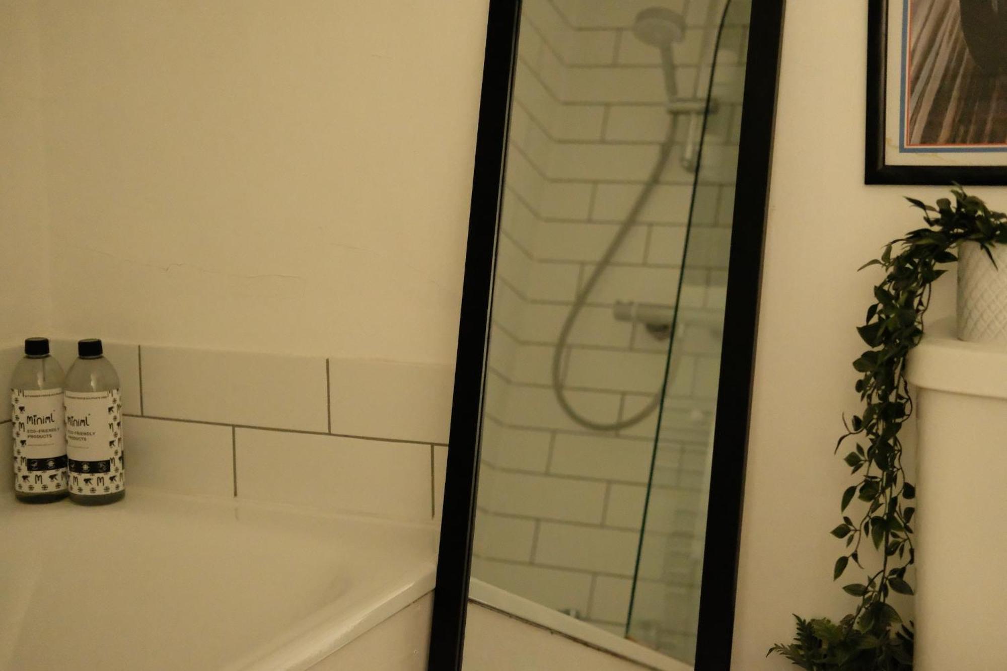 Spacious City Centre Apartment Bath Bagian luar foto
