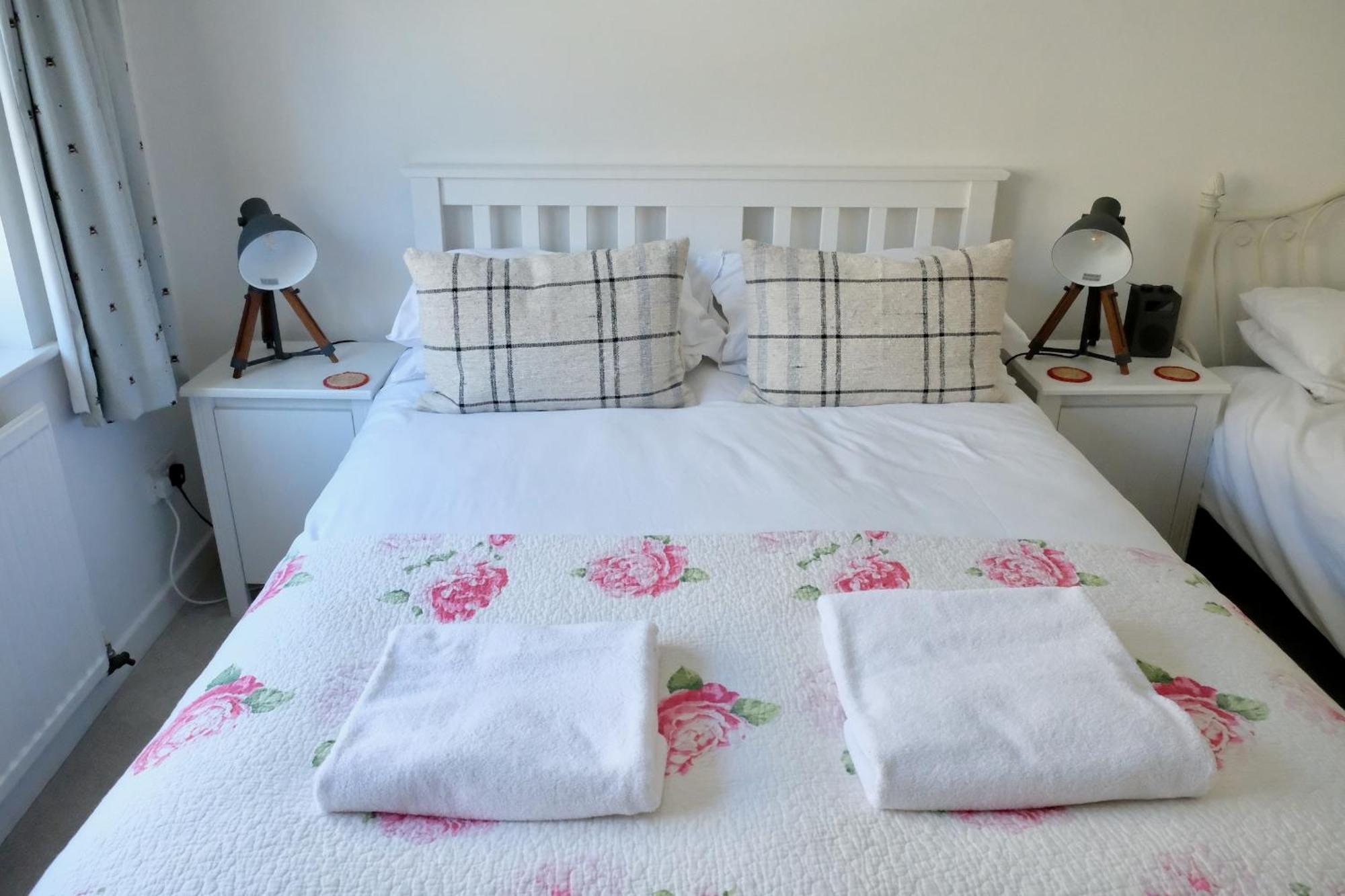 Spacious City Centre Apartment Bath Bagian luar foto