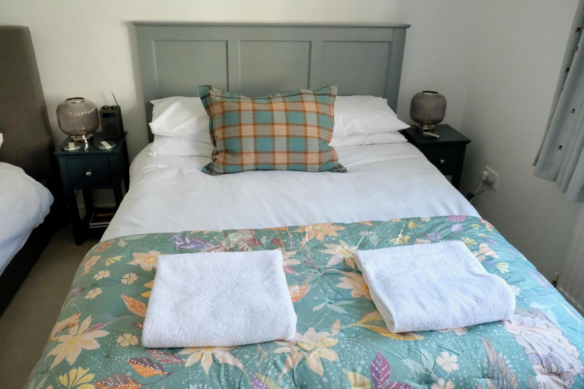 Spacious City Centre Apartment Bath Bagian luar foto