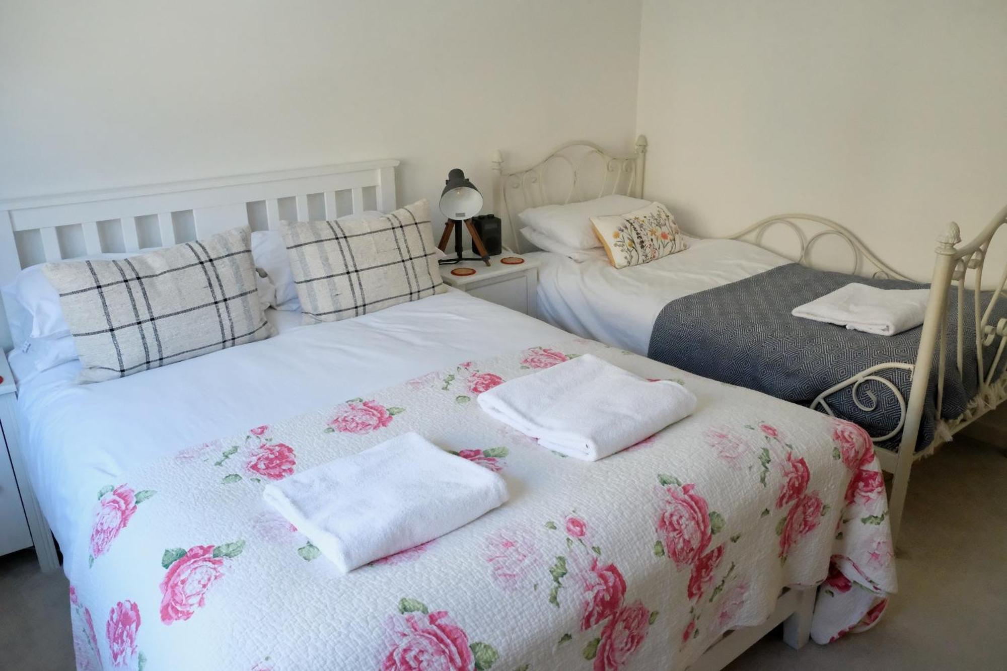 Spacious City Centre Apartment Bath Bagian luar foto