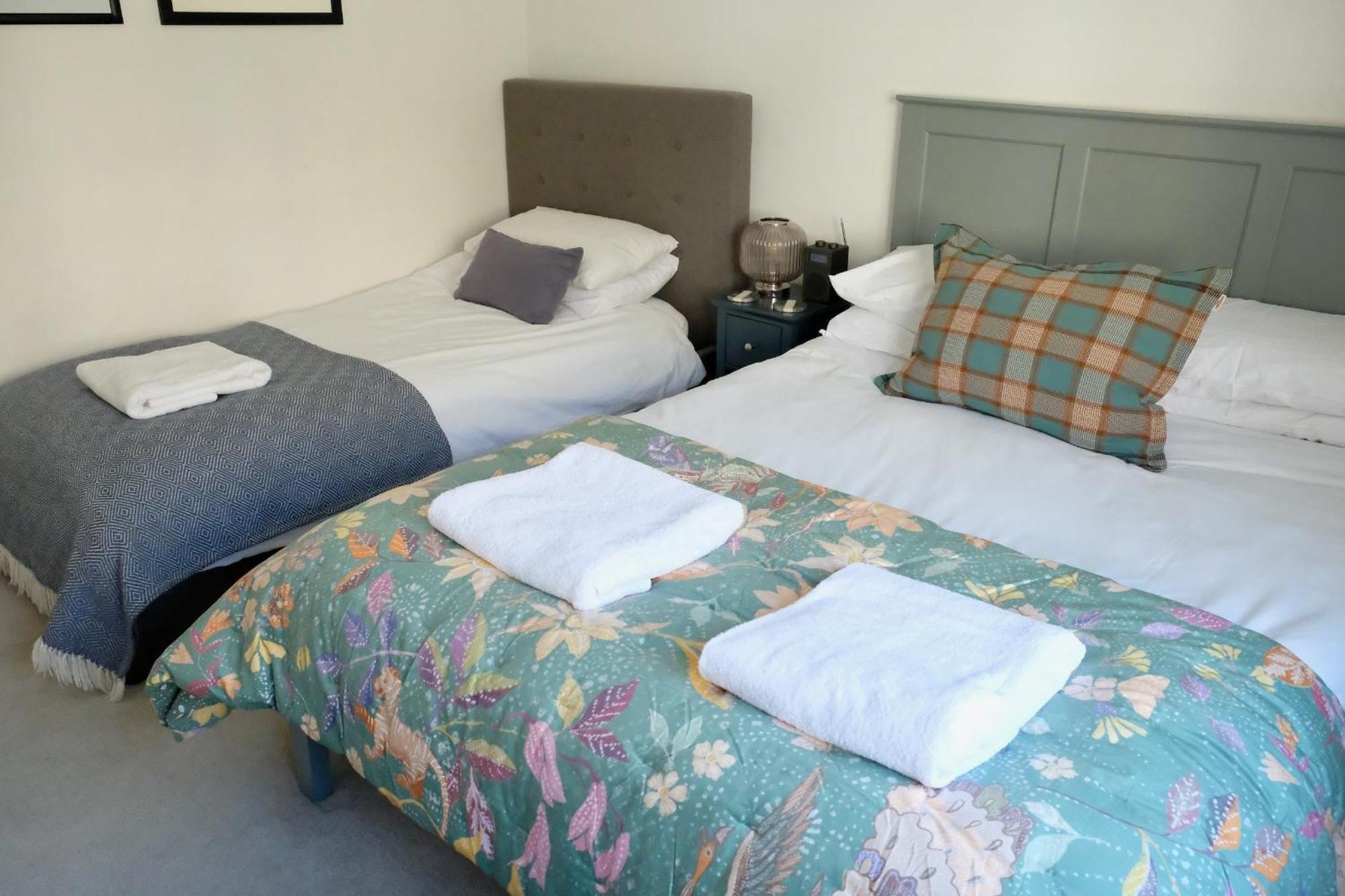 Spacious City Centre Apartment Bath Bagian luar foto